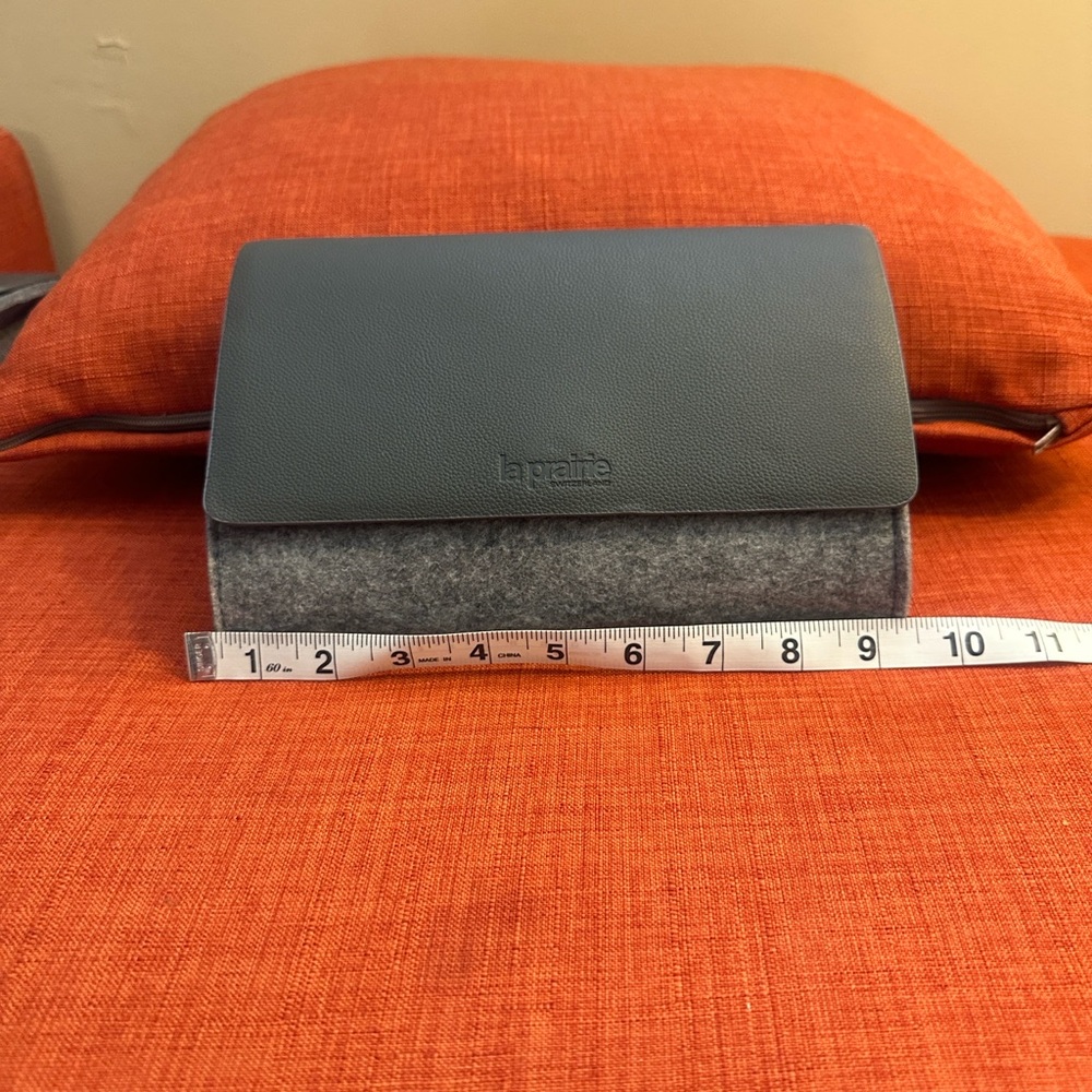 New La Prairie Gray Magnetic Faux Leather Flap Cosmetic Makeup Clutch Pouch Bag